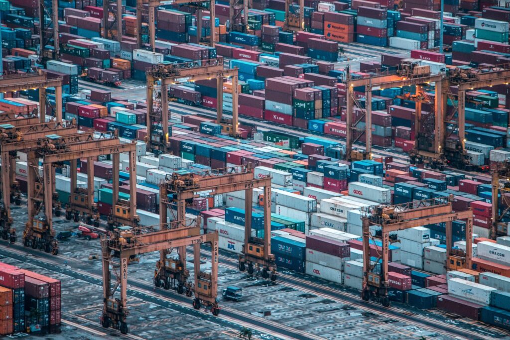 Kupas Tuntas Apa itu Freight Forwarder dan Manfaatnya untuk Bisnis Anda