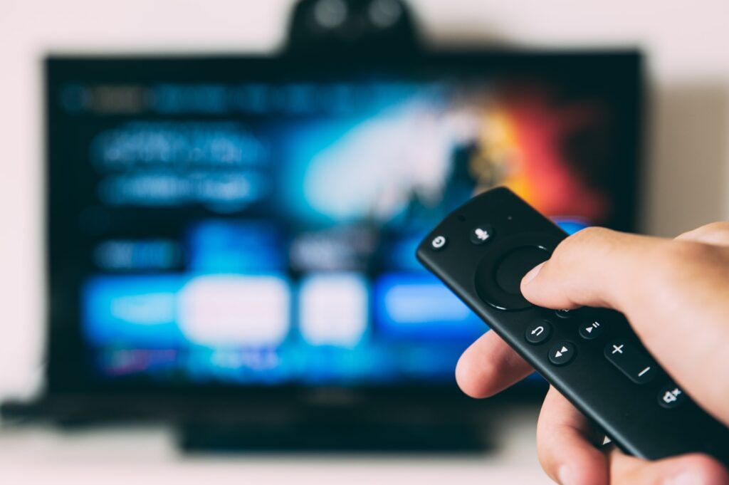 layanan streaming menggantikan industri CD dan DVD.